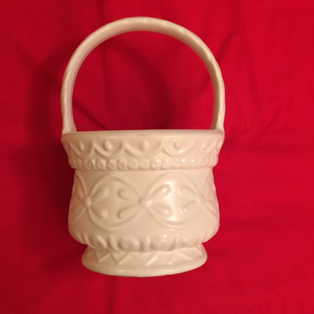 Vintage Hull Art Pottery basket satin white Nice!